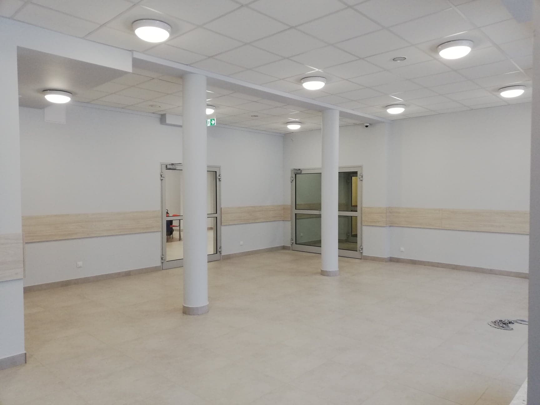 jasny i przestronny hol wejściowy jasny i przestronny hol wejściowy