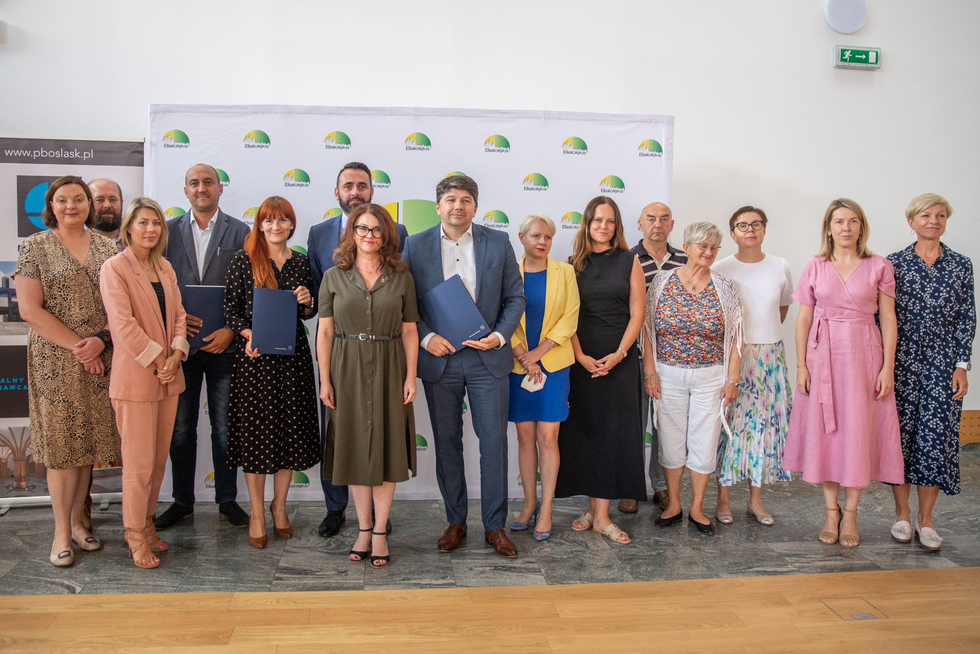 Pamiątkowe zdjęcie po podpisaniu umowy na realizację CAM. fot. R. Motyl Pamiątkowe zdjęcie po podpisaniu umowy na realizację CAM. fot. R. Motyl